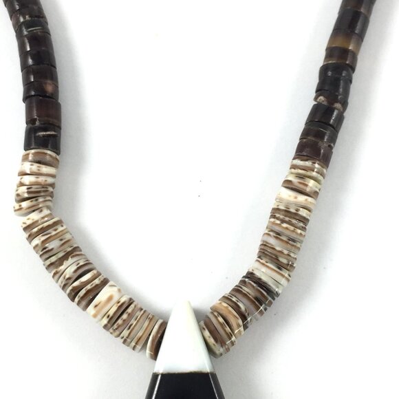 Kewa / Santo Domingo-Style Shell Heishi Necklace, Inlay Tab Pendant, 16″ - Picture 4 of 11